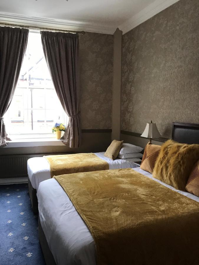 Bed & Breakfast The Exhibition 3*